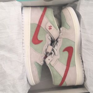 BIN Nike SB dunk mid pro qs